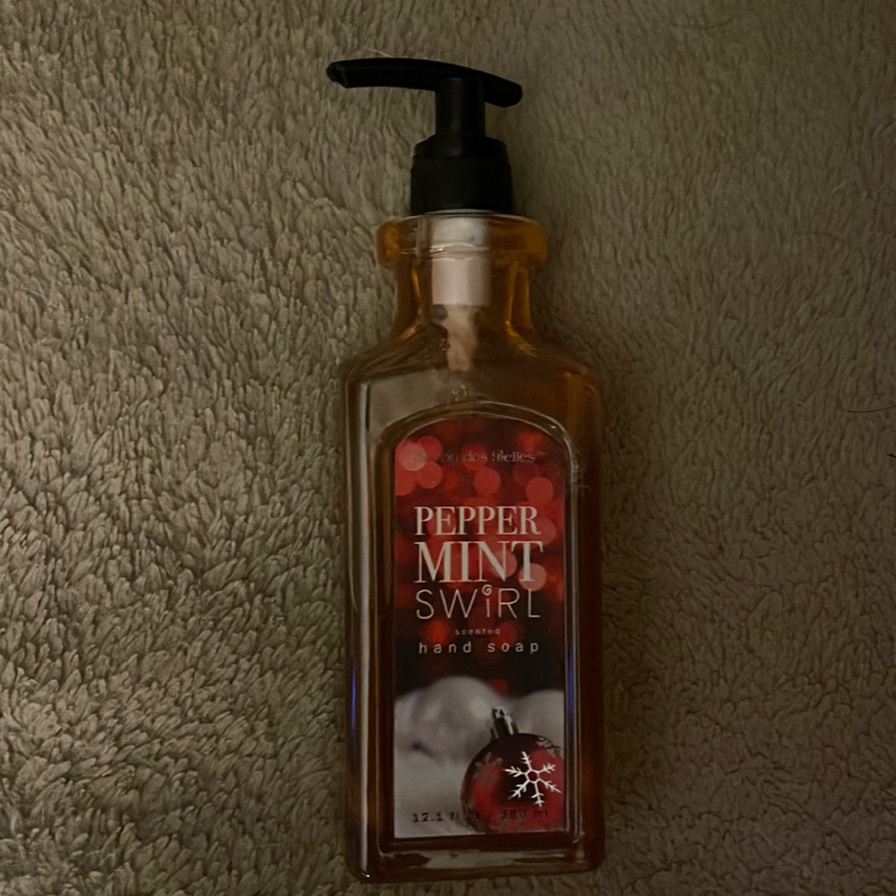 NIP Bath and Body works Peppermint swirl hand soap 12.1 fluid ounces